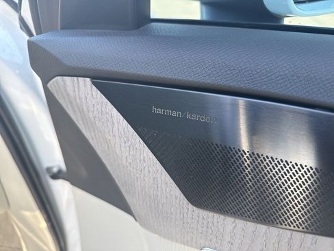 Used 2024 Volvo XC90 T8 Plus w/ Protection Package Premier image 13