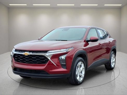Used 2024 Chevrolet Trax LS w/ LS Convenience Package FWD image 23