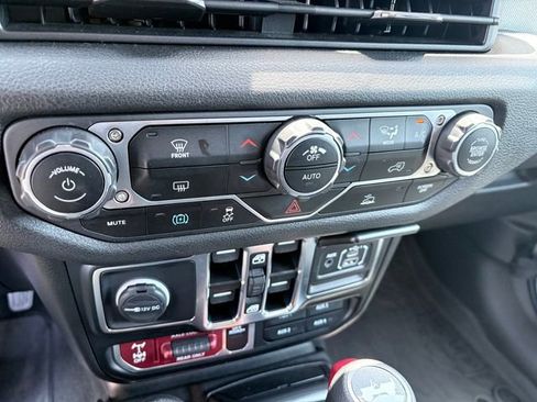 Used 2024 Jeep Wrangler Unlimited AWD/4WD image 18