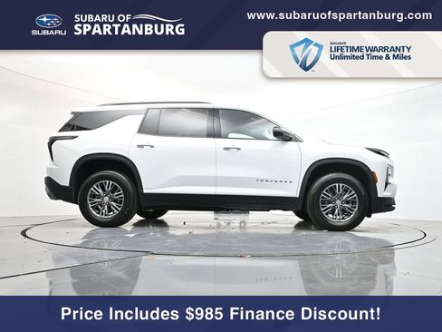 Used 2024 Chevrolet Traverse LT image 32