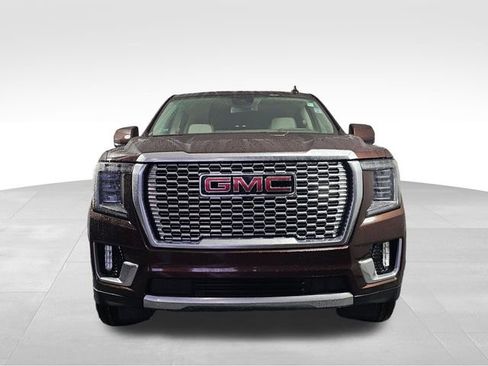 Used 2023 GMC Yukon XL Denali image 2