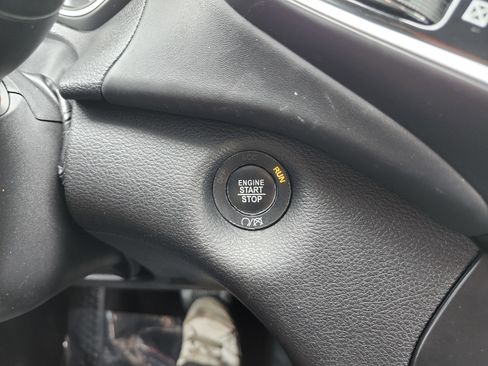 Used 2019 Jeep Cherokee Overland AWD/4WD image 9