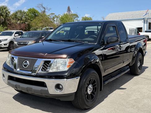 Used 2011 Nissan Frontier SV image 4
