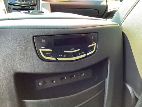 Used 2019 Cadillac Escalade Luxury image 15