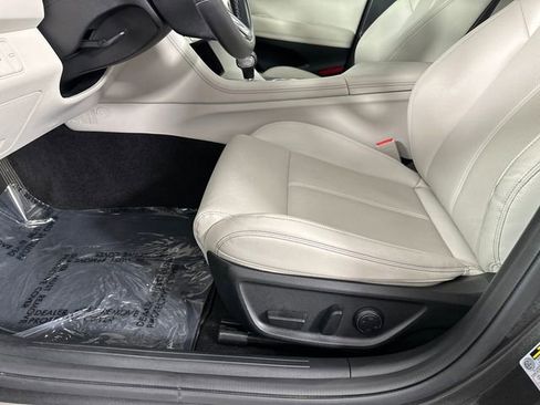 Used 2025 Genesis G70 2.5T RWD image 18