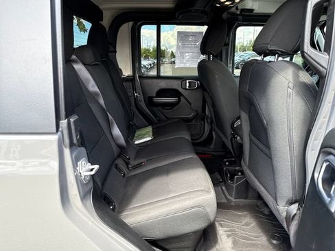 Used 2021 Jeep Gladiator Sport AWD/4WD image 10