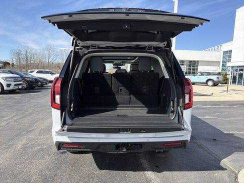 Certified 2025 Ford Expedition Active image 14