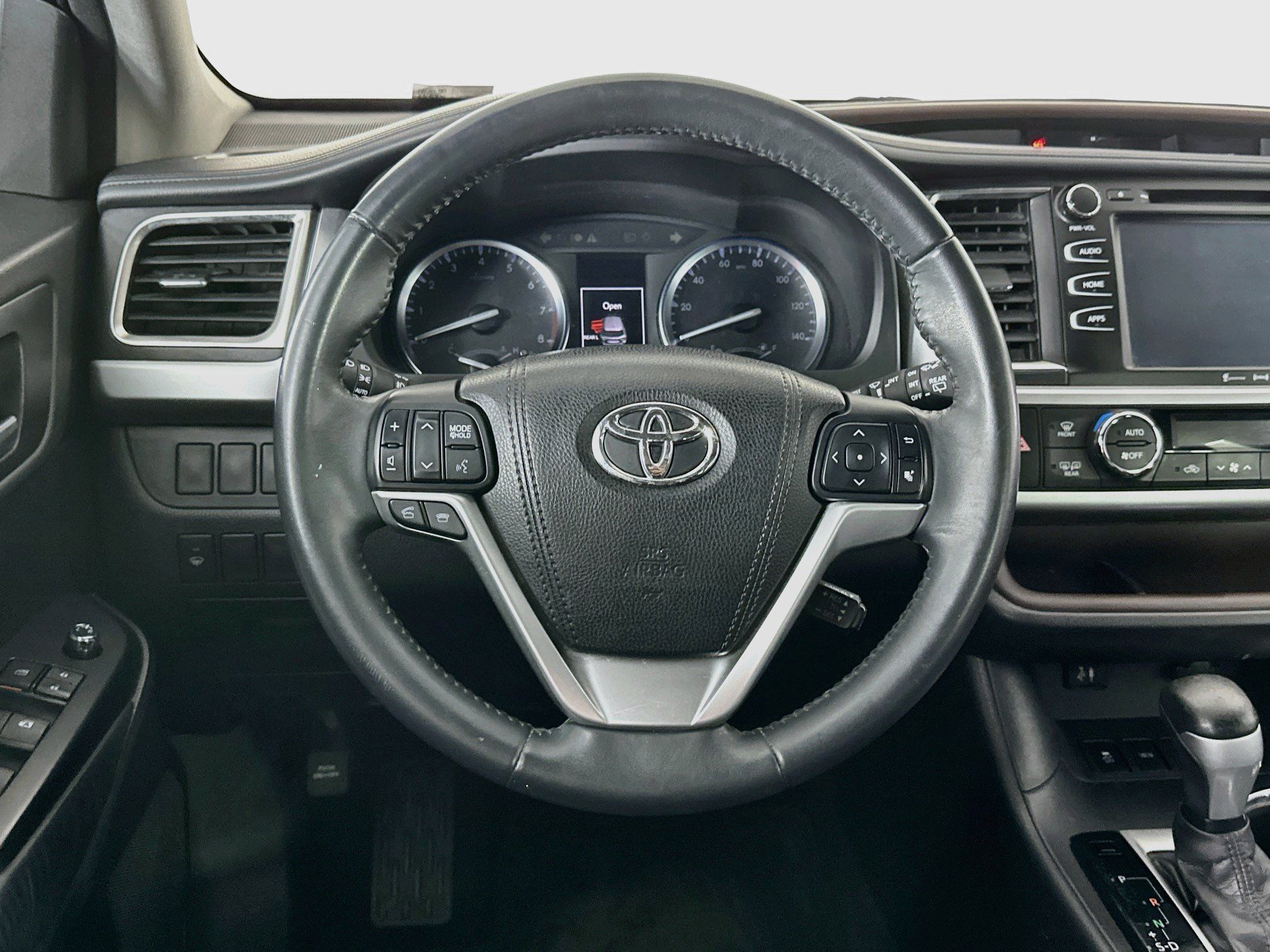 Used 2016 Toyota Highlander XLE AWD/4WD image 17