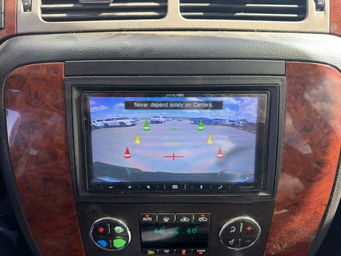 Used 2013 Chevrolet Avalanche LT AWD/4WD image 4