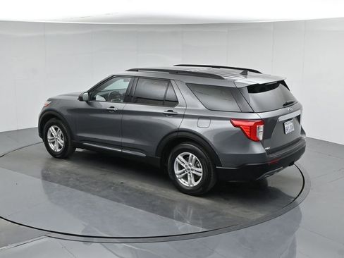 Certified 2021 Ford Explorer XLT image 44