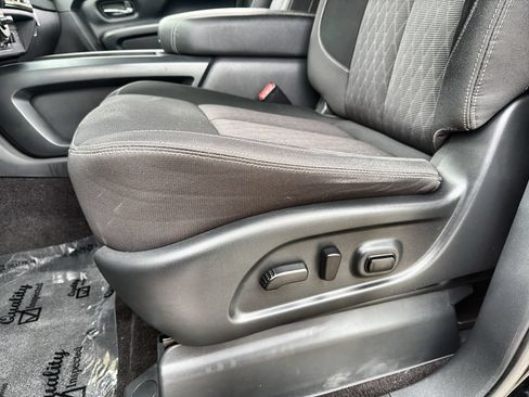 Used 2023 Nissan Titan SV w/ SV Convenience Package AWD/4WD image 12