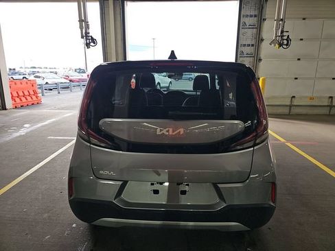 Certified 2025 Kia Soul LX w/ LX Technology Package FWD image 5