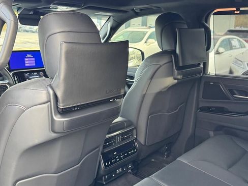 Used 2024 Lexus LX 600 4WD w/ Luxury Package image 15