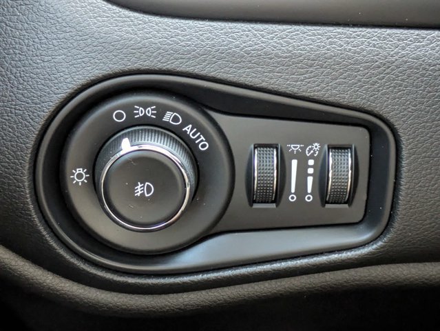 Certified 2021 Jeep Renegade Latitude FWD image 25