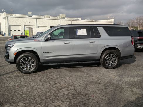 Certified 2024 Chevrolet Suburban Z71 w/ Luxury Package image 6