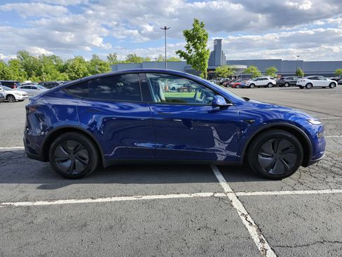 Used 2026 Tesla Model Y 2WD image 17