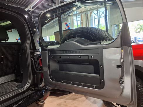 Used 2023 Land Rover Defender 90 X-Dynamic SE AWD/4WD image 19