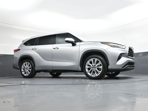 Used 2023 Toyota Highlander Limited image 34