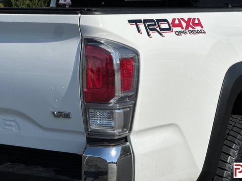 Used 2020 Toyota Tacoma TRD Off-Road AWD/4WD image 32
