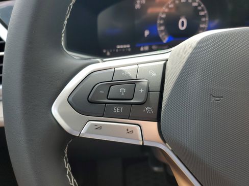 New 2025 Volkswagen Taos SE image 18