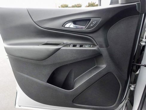 Used 2021 Chevrolet Equinox LT image 23