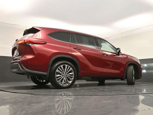 Used 2023 Toyota Highlander Platinum image 36