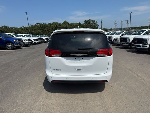 Used 2025 Chrysler Voyager LX FWD image 6
