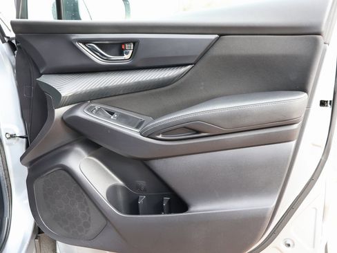 Used 2024 Subaru Ascent Premium w/ Convenience Package image 9