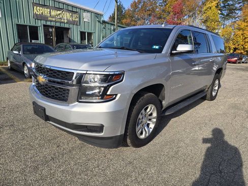 Used 2018 Chevrolet Suburban LT image 4