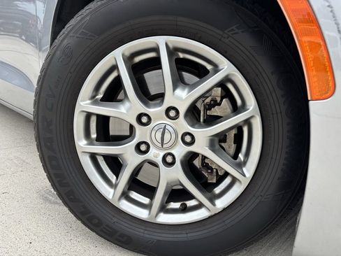 Used 2021 Chrysler Pacifica Touring w/ Cold Weather Group FWD image 7