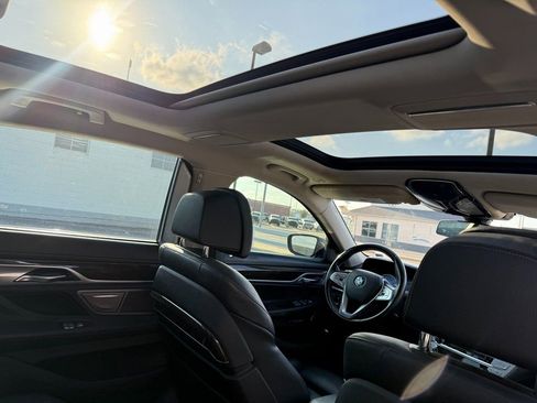 Used 2018 BMW 740e xDrive image 27