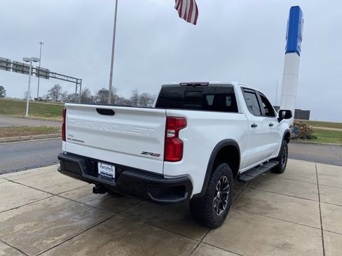 Used 2023 Chevrolet Silverado 1500 ZR2 image 10