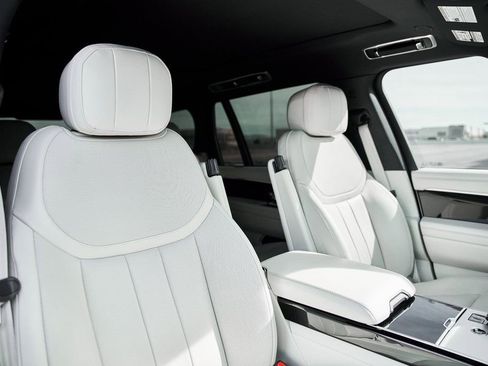 Used 2024 Land Rover Range Rover Long Wheelbase SE image 47