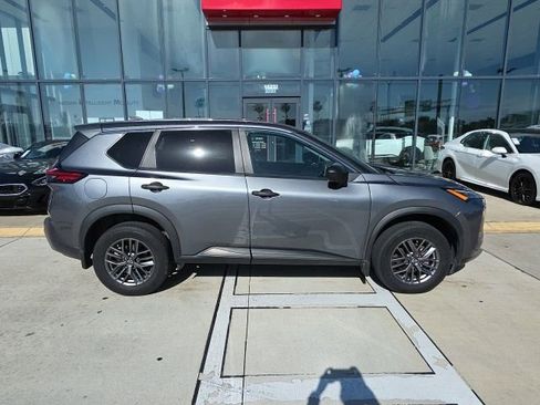 Used 2023 Nissan Rogue S AWD/4WD image 3