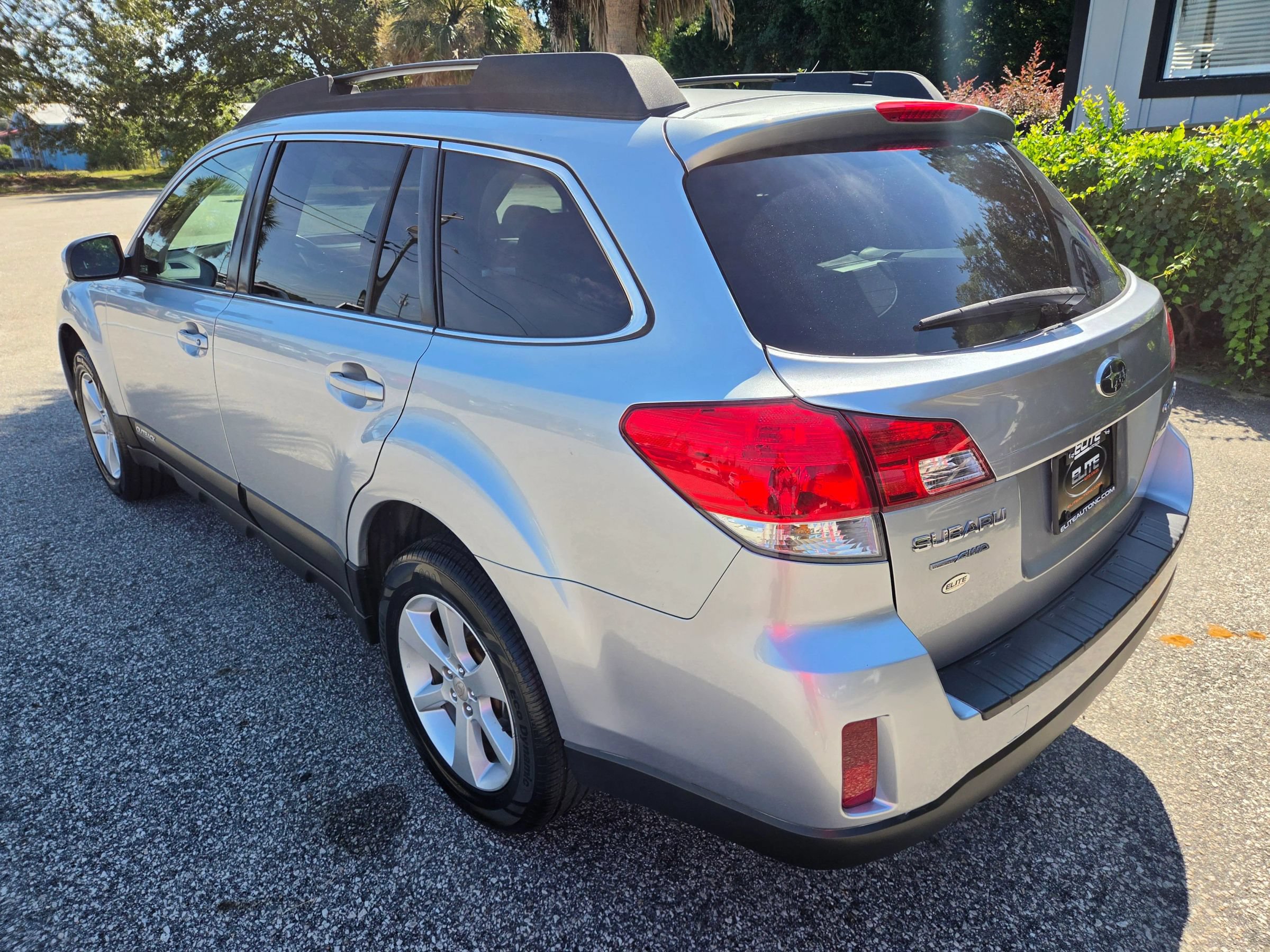 Used 2013 Subaru Outback 2.5i Premium w/ All-Weather Pkg AWD/4WD image 7