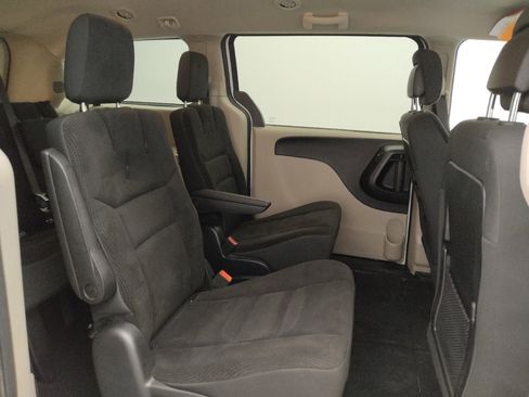 Used 2019 Dodge Grand Caravan SE w/ UConnect Hands-Free Group FWD image 19
