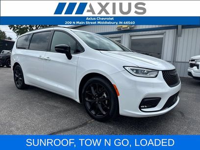 Used 2025 Chrysler Pacifica Limited