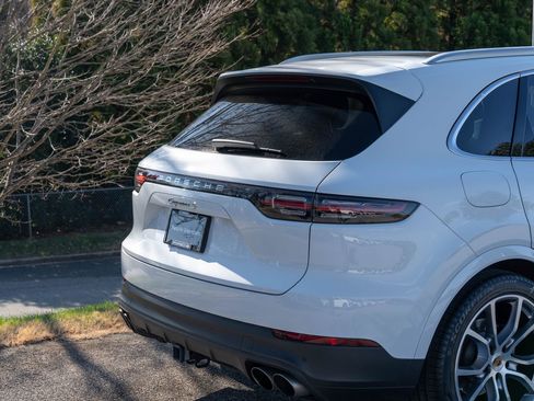 Certified 2023 Porsche Cayenne S image 13