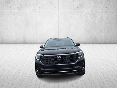 Used 2024 Volkswagen Atlas SEL Premium R-Line image 3