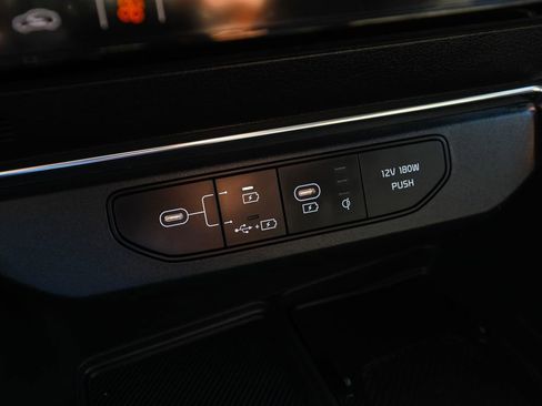 Used 2025 Kia Carnival SX Prestige image 34