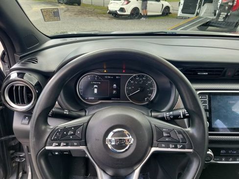 Used 2019 Nissan Kicks SV FWD image 23