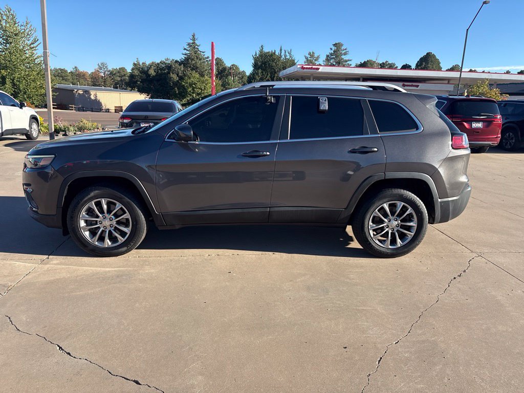 Used 2019 Jeep Cherokee Latitude Plus w/ Cold Weather Group AWD/4WD image 4