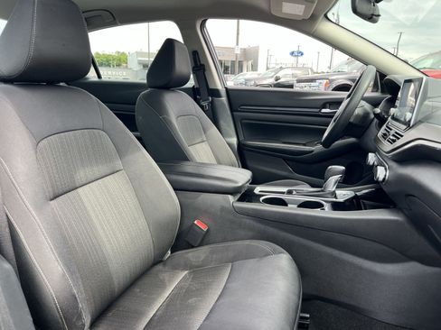 Used 2024 Nissan Altima 2.5 SV FWD image 25