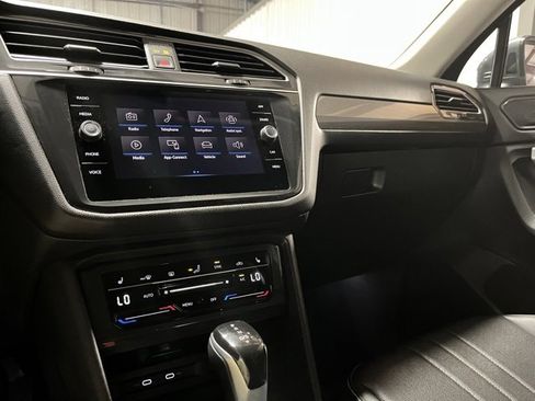 Used 2024 Volkswagen Tiguan SE image 19