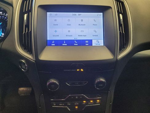 Used 2020 Ford Edge SE image 25