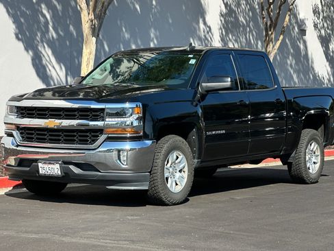 Used 2018 Chevrolet Silverado 1500 LT w/ LT Eassist Package image 8