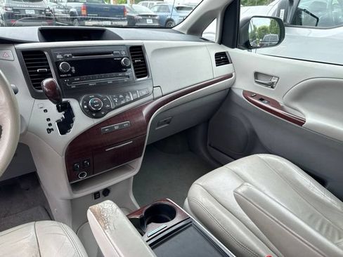 Used 2013 Toyota Sienna XLE FWD image 15