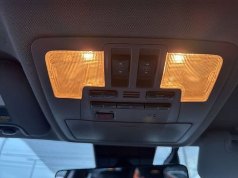 Used 2018 Toyota Highlander Limited image 32