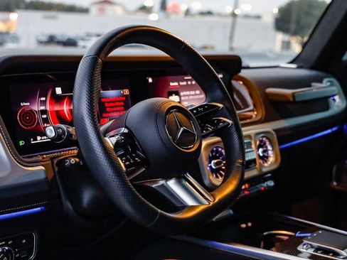 Used 2025 Mercedes-Benz G 550 image 24