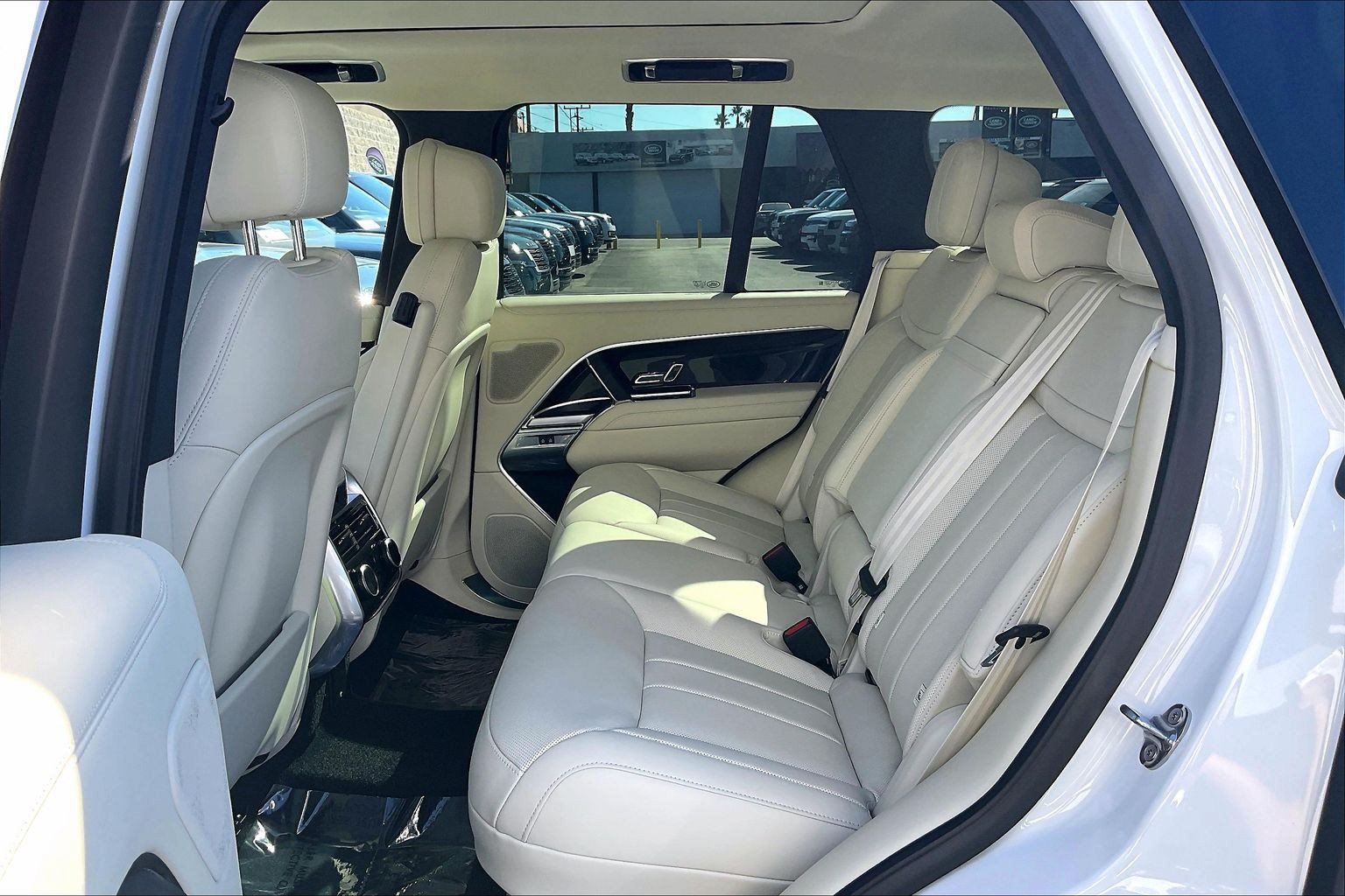 New 2026 Land Rover Range Rover SE AWD/4WD image 17